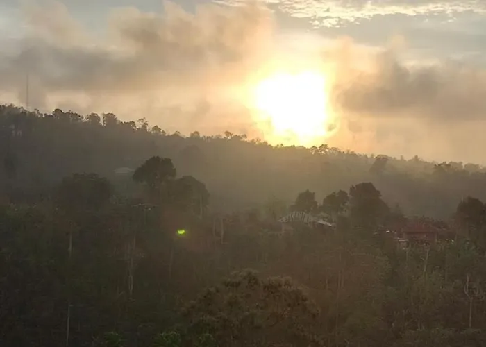 Campo de lujo Wanagiri Sunset Glamping Gitgit